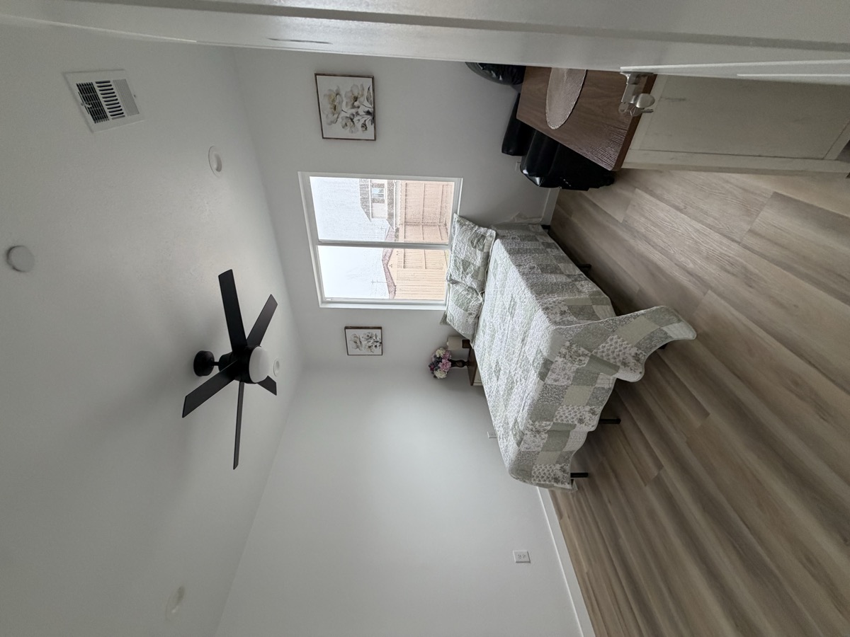 Bright private room with comfortable furnishings
